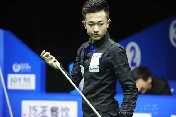 他在中场的 他在中场的