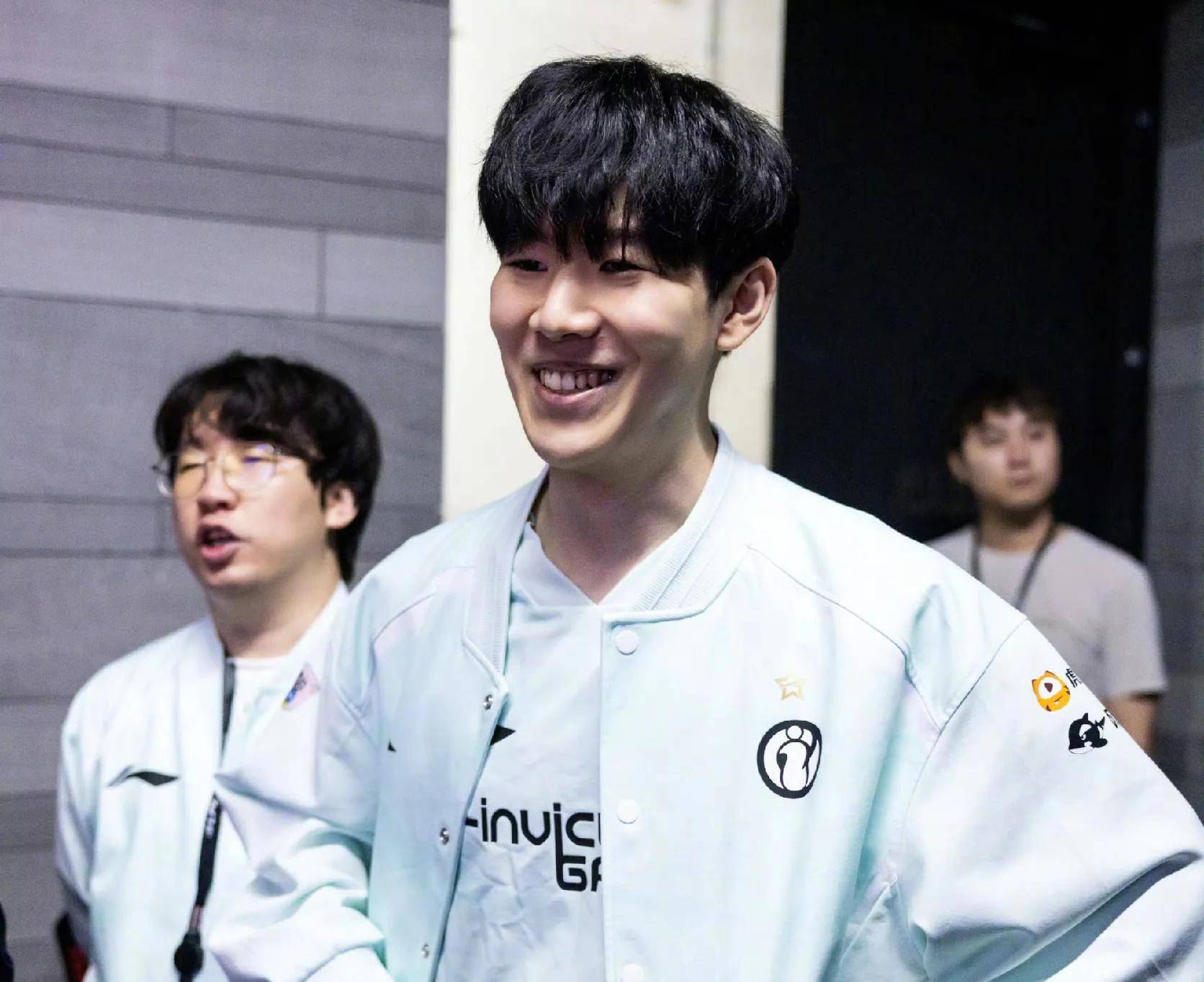 实现新的突 实现新的突